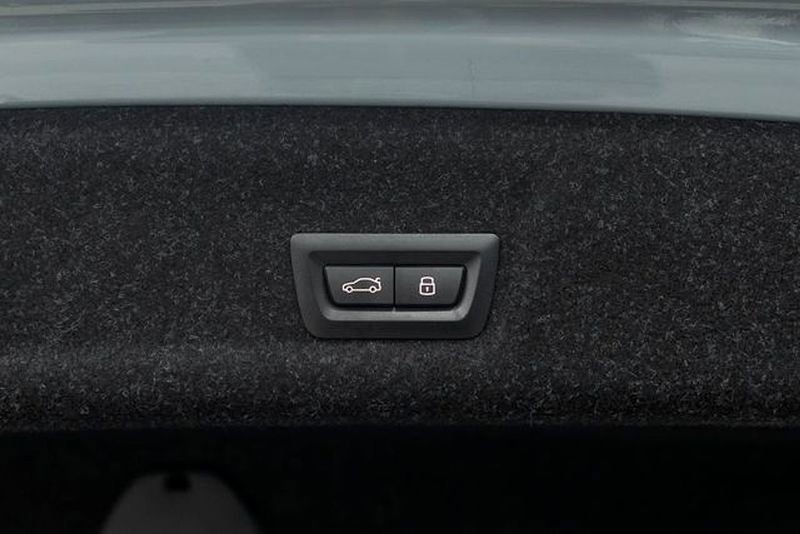 Used 2025 BMW 330i xDrive w/ M-Sport Package image 39