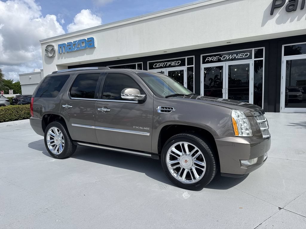 Used 2013 Cadillac Escalade Platinum RWD image 6