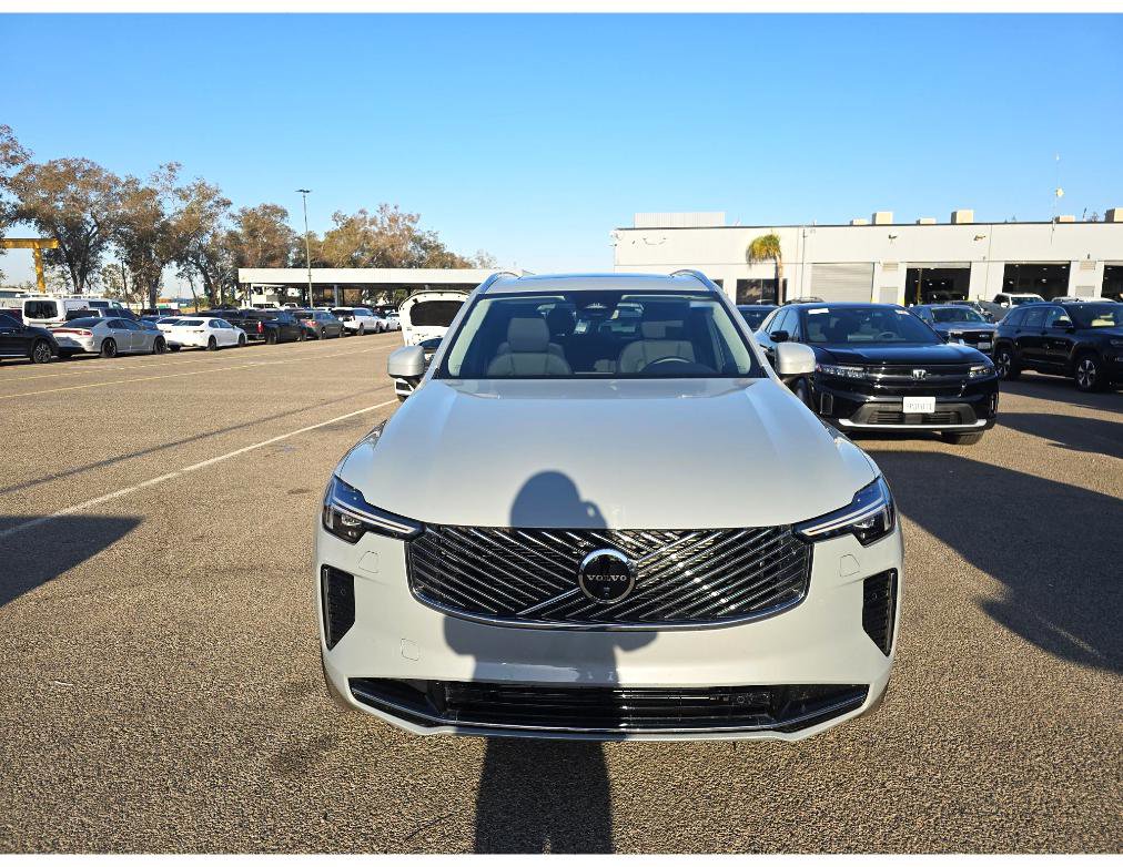 Used 2025 Volvo XC90 T8 Plus w/ Protection Package Premier AWD/4WD image 2