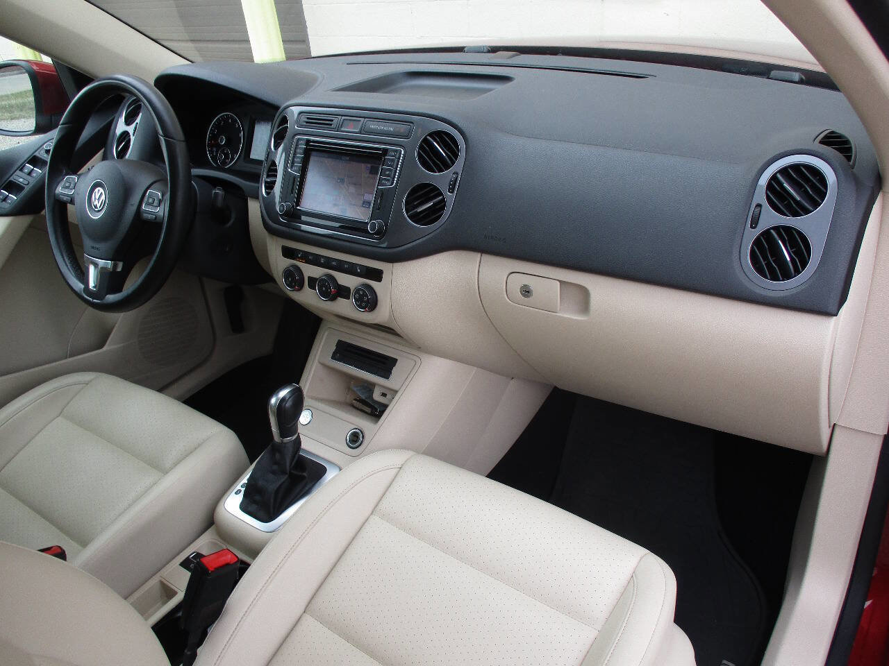 Used 2016 Volkswagen Tiguan SE image 89