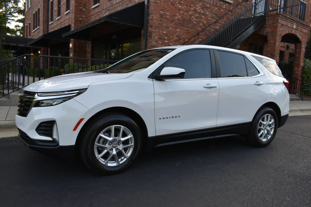 Used 2022 Chevrolet Equinox LT image 2