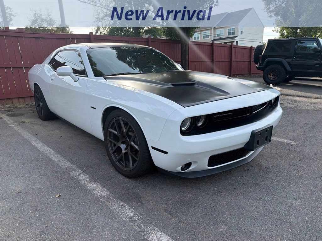 Used 2016 Dodge Challenger R/T RWD image 2