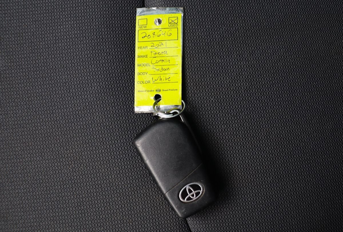 Used 2021 Toyota Corolla LE FWD image 58
