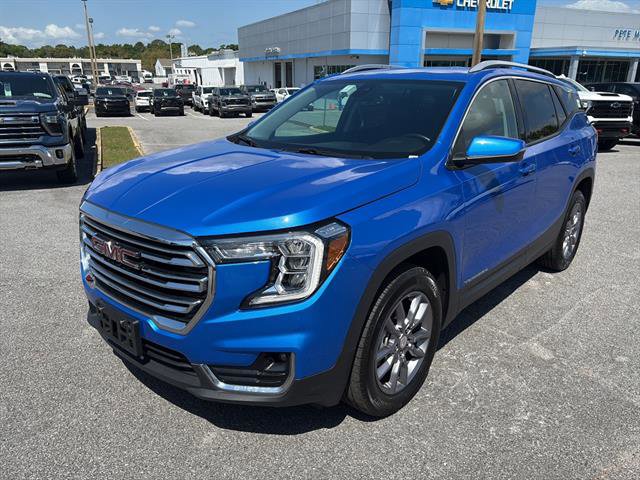 Used 2024 GMC Terrain SLT AWD/4WD image 2
