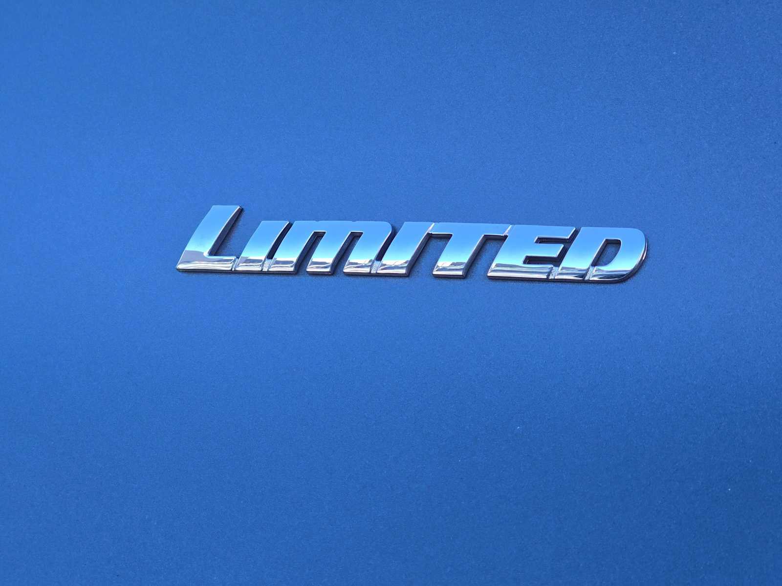 Used 2018 Toyota 4Runner Limited AWD/4WD image 5
