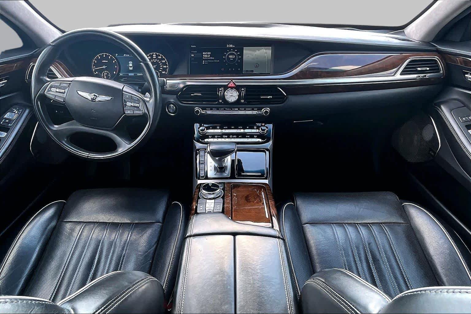 Used 2018 Genesis G90 3.3T Premium RWD image 16