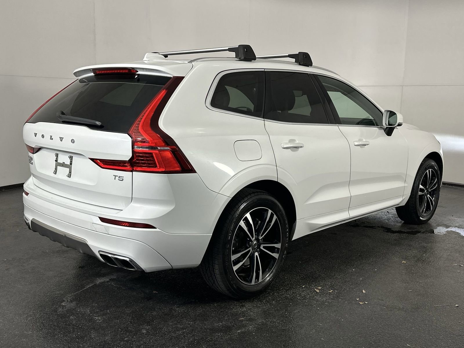 Used 2018 Volvo XC60 T5 Momentum w/ Convenience Package image 8