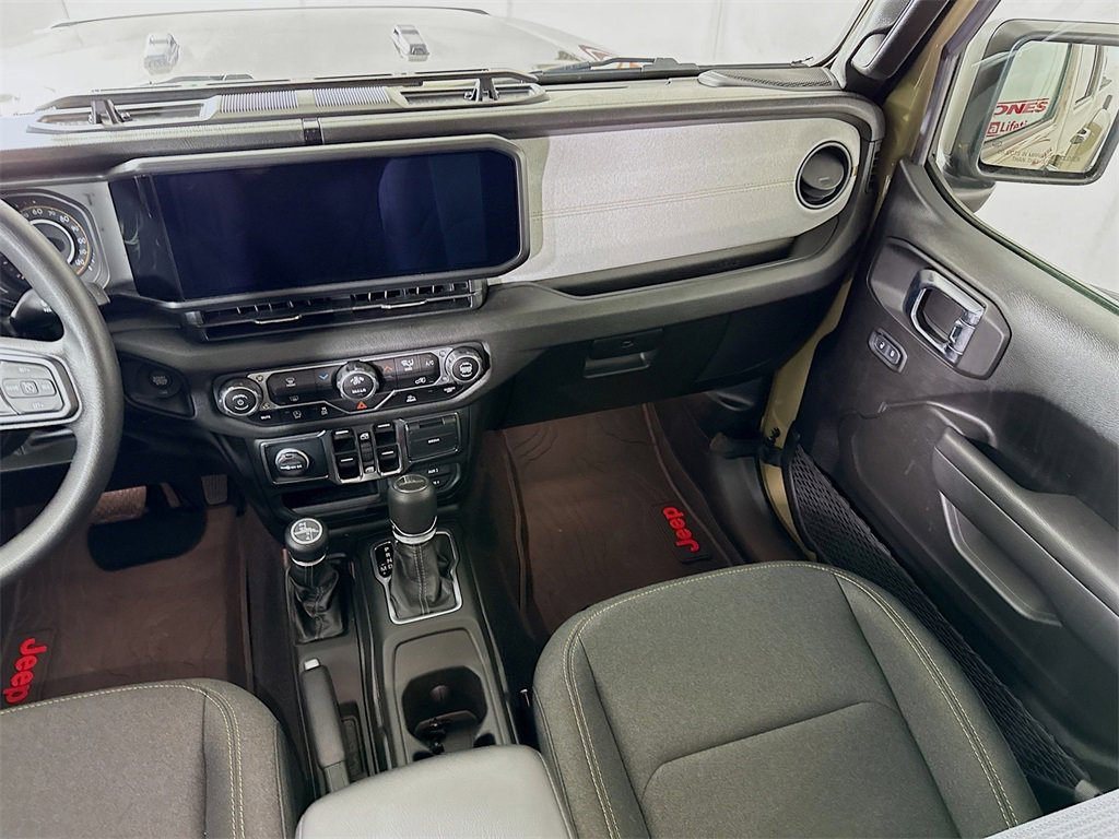 Used 2025 Jeep Gladiator Sport image 25