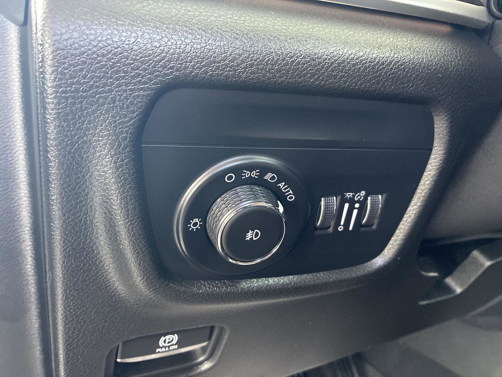Used 2022 Jeep Grand Cherokee L Limited AWD/4WD image 23