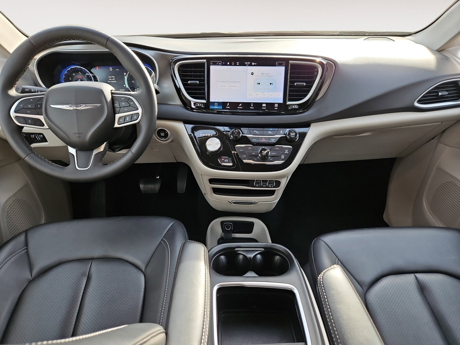 Used 2024 Chrysler Pacifica Touring-L image 10