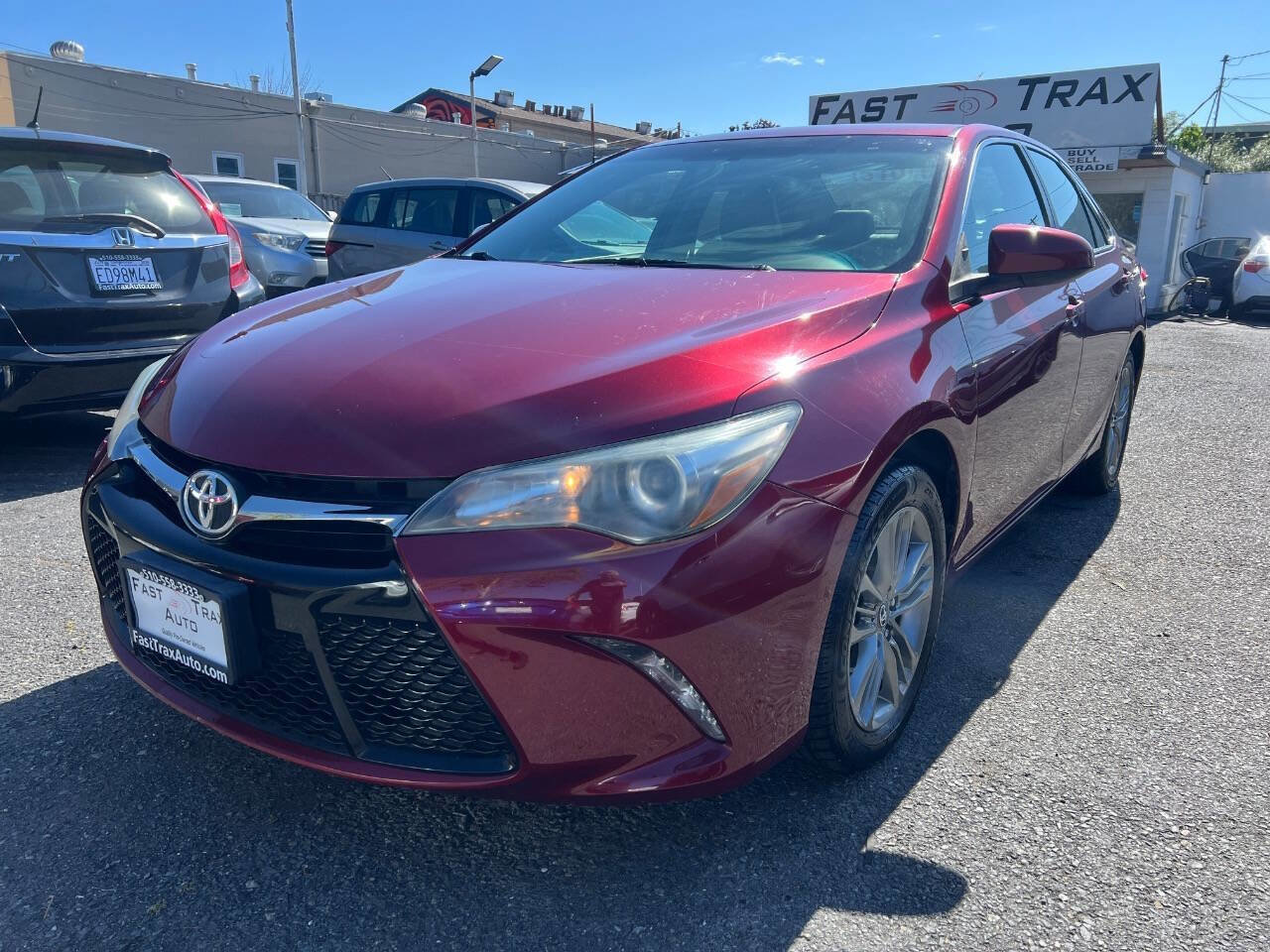 Used 2017 Toyota Camry SE image 2