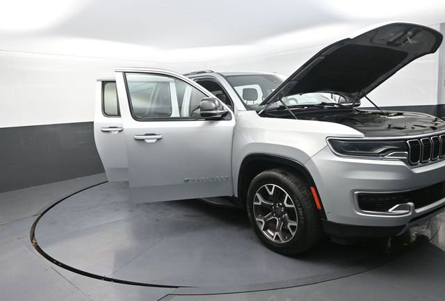 Used 2023 Jeep Wagoneer L Series III w/ Preferred Equipment Group image 30