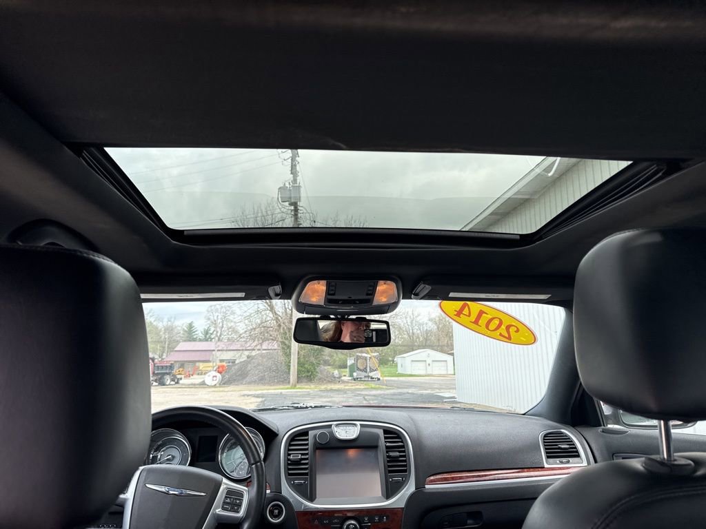 Used 2014 Chrysler 300 image 11