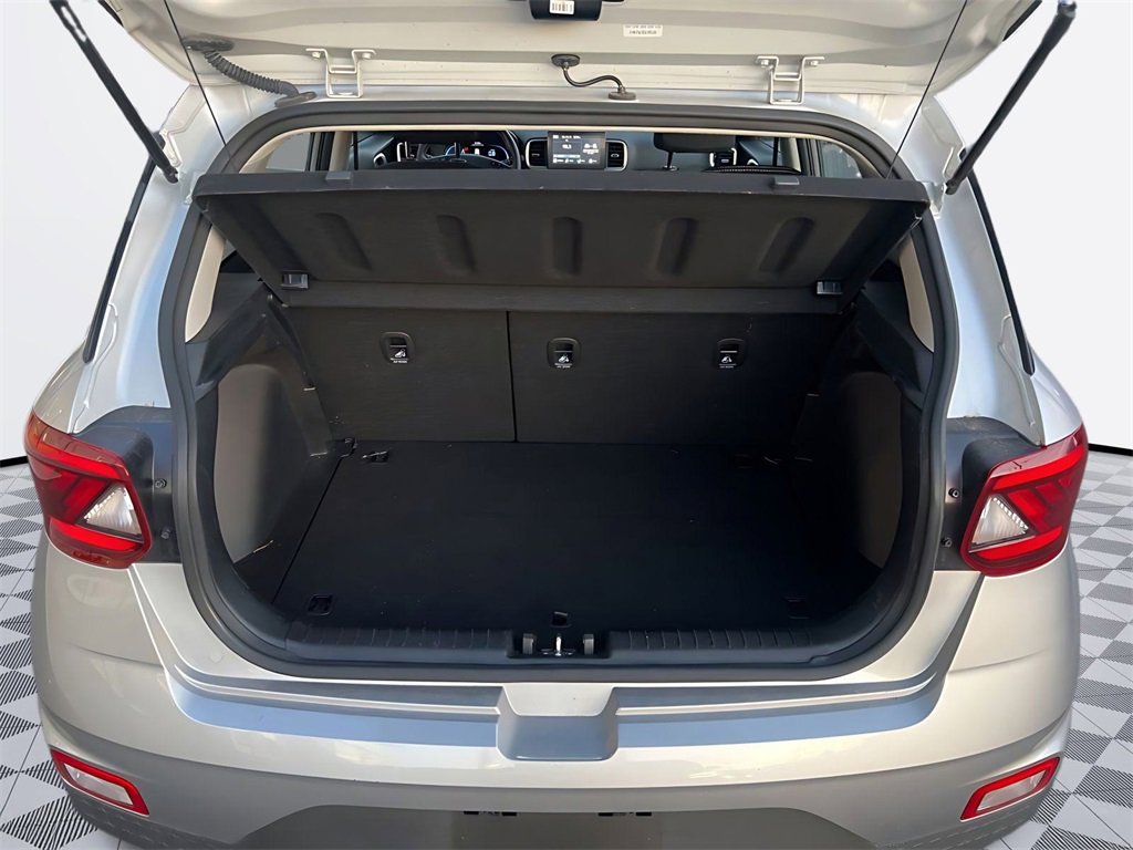 Used 2025 Hyundai Venue SEL image 13