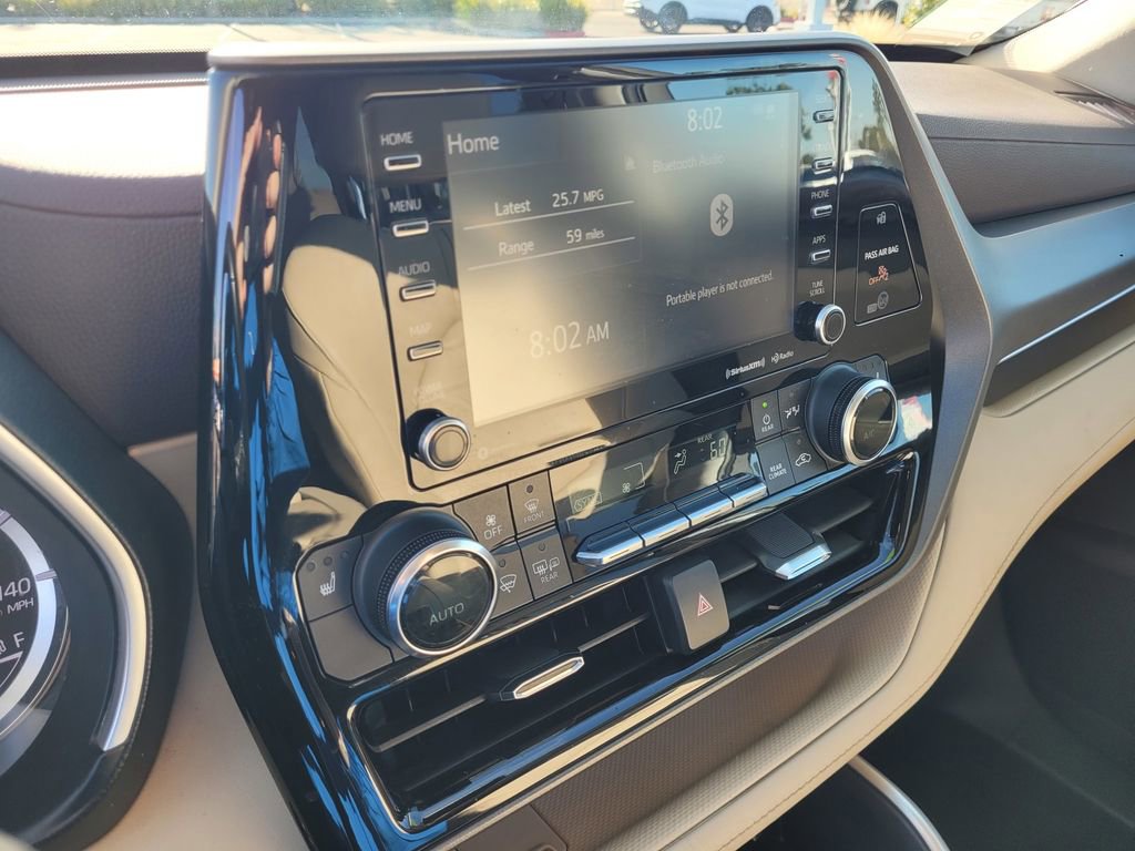Used 2022 Toyota Highlander XLE FWD image 15