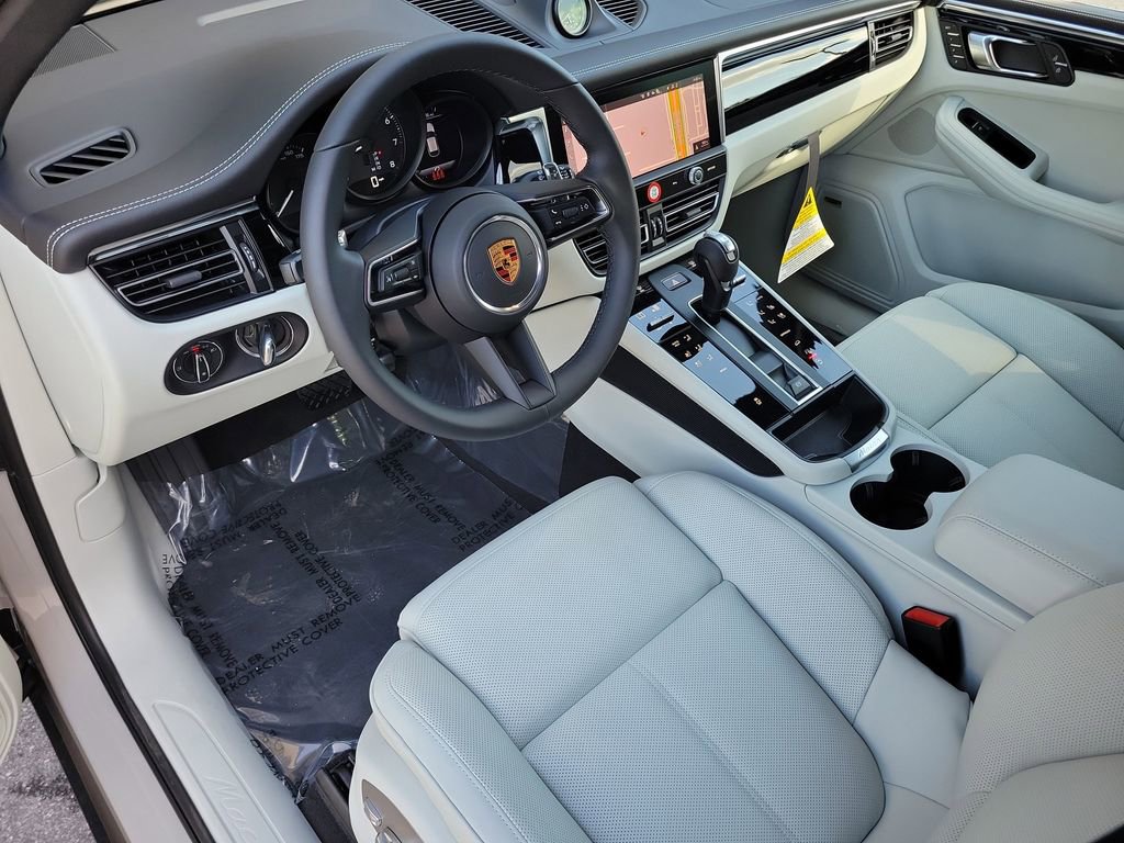 New 2026 Porsche Macan image 4