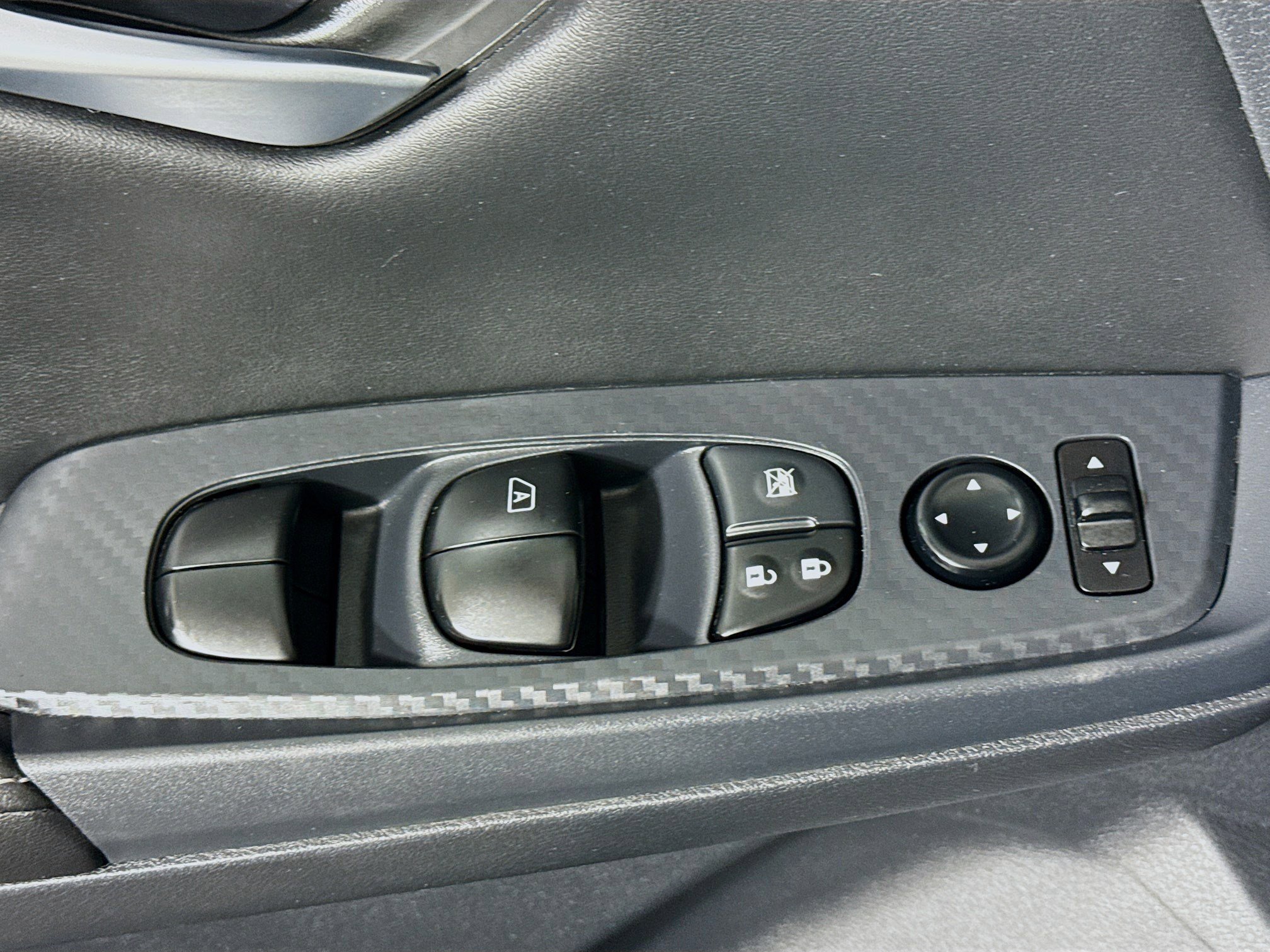 Used 2025 Nissan Sentra SV image 24