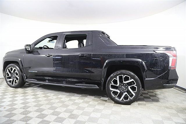 New 2024 Chevrolet Silverado EV RST AWD/4WD image 5