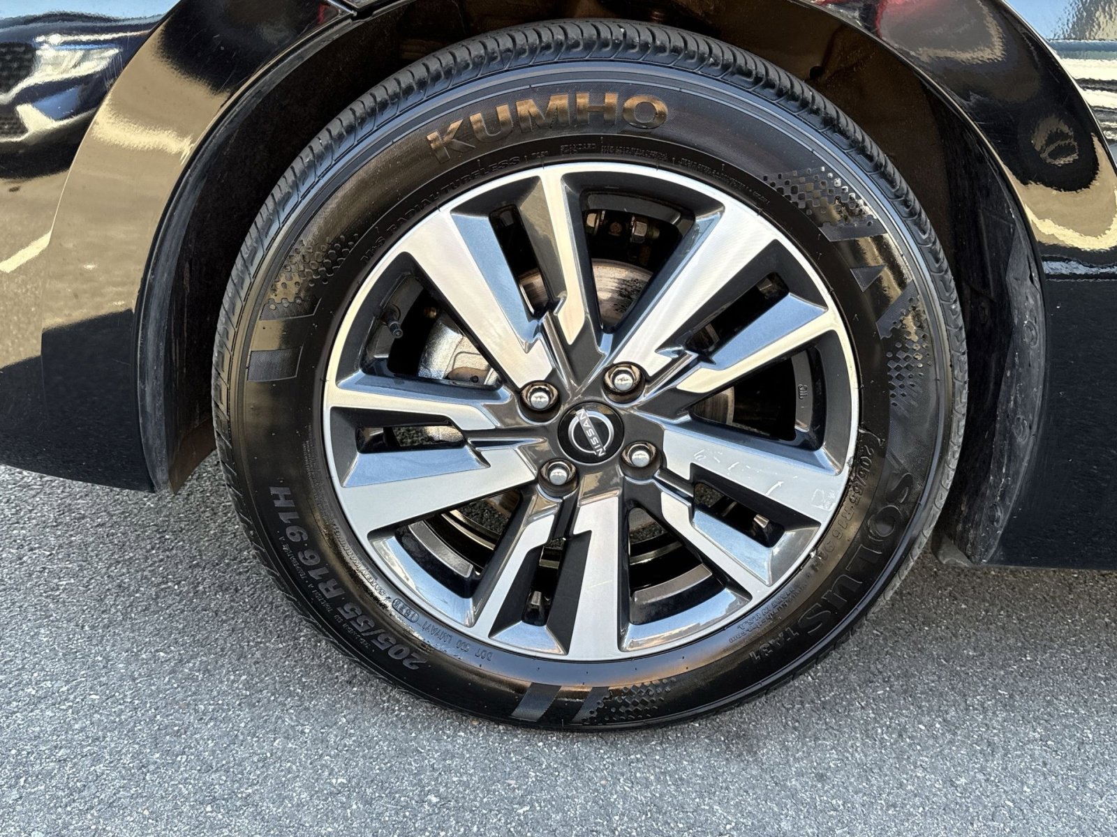 Used 2025 Nissan Versa SV image 12