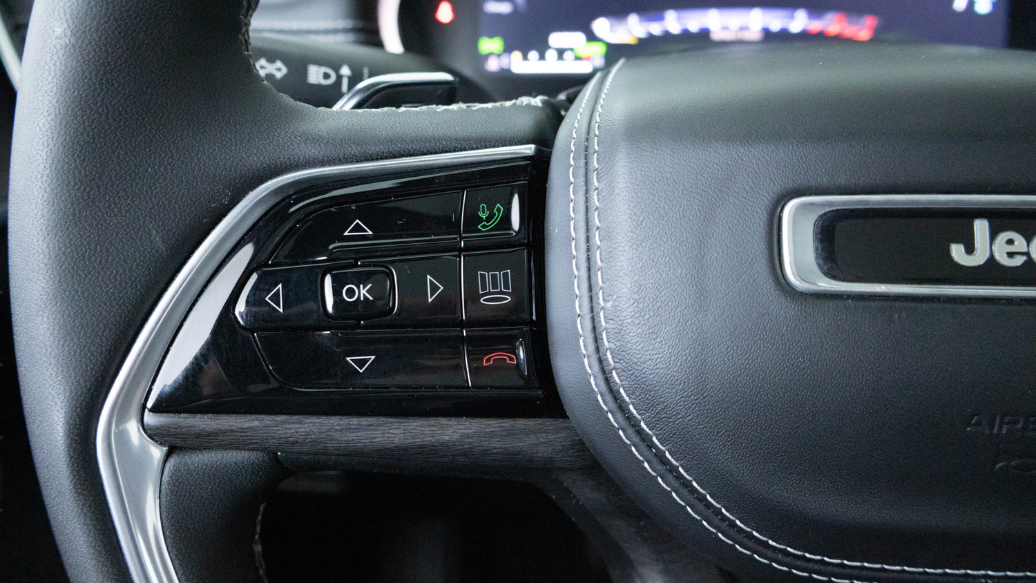 Used 2023 Jeep Grand Cherokee Overland AWD/4WD image 19