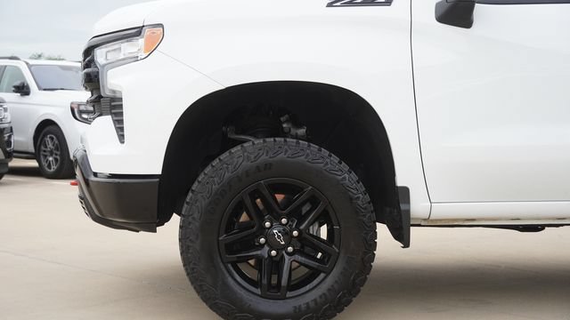 Used 2026 Chevrolet Silverado 1500 LT Trail Boss w/ LPO, Dark Essentials Package AWD/4WD image 5