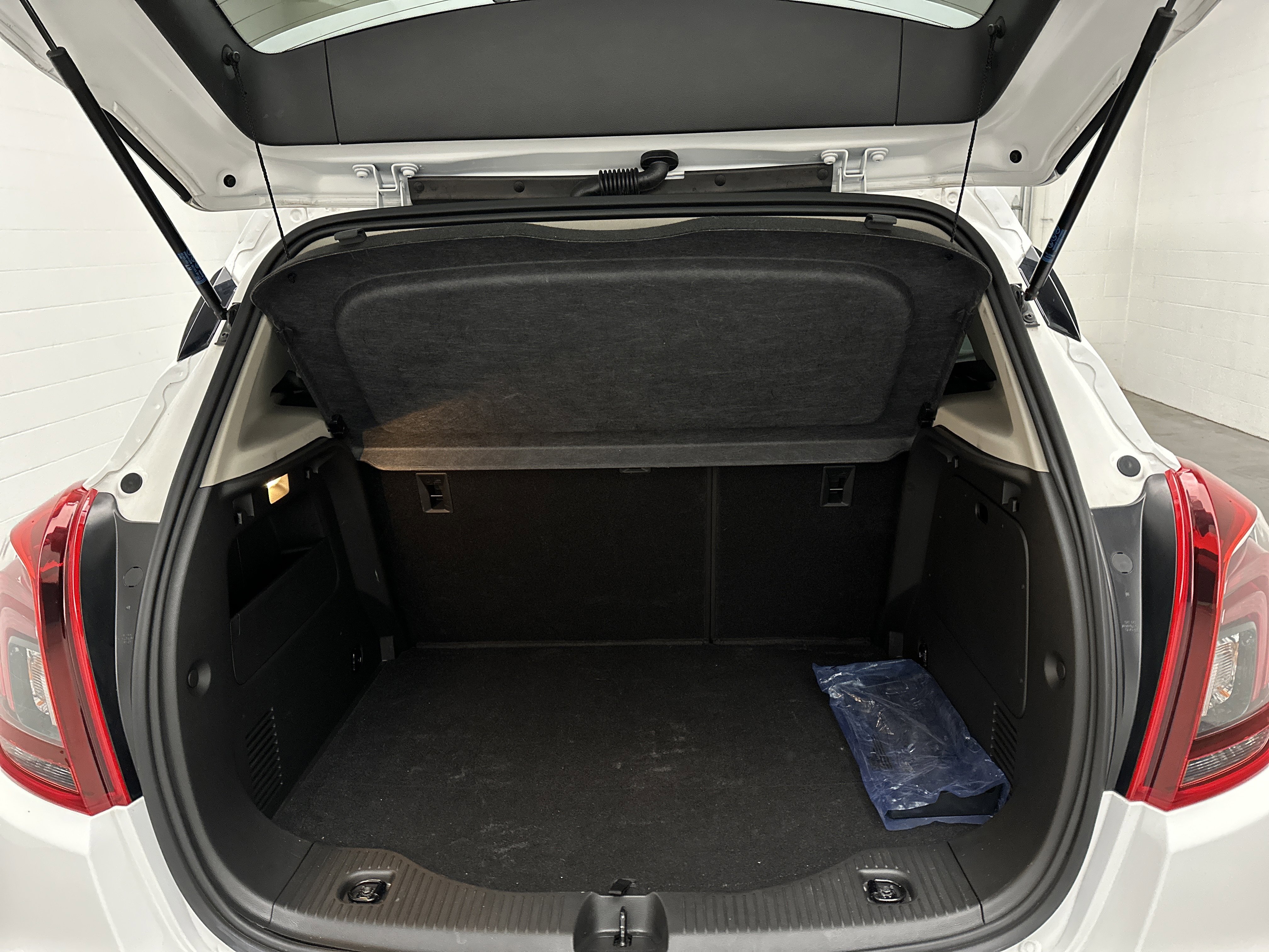 Used 2020 Buick Encore Preferred FWD image 13