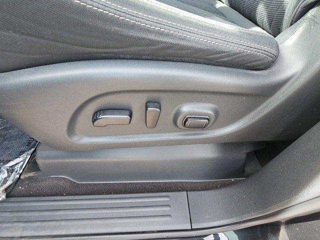 Used 2019 Nissan Titan SV w/ SV Convenience Package image 13