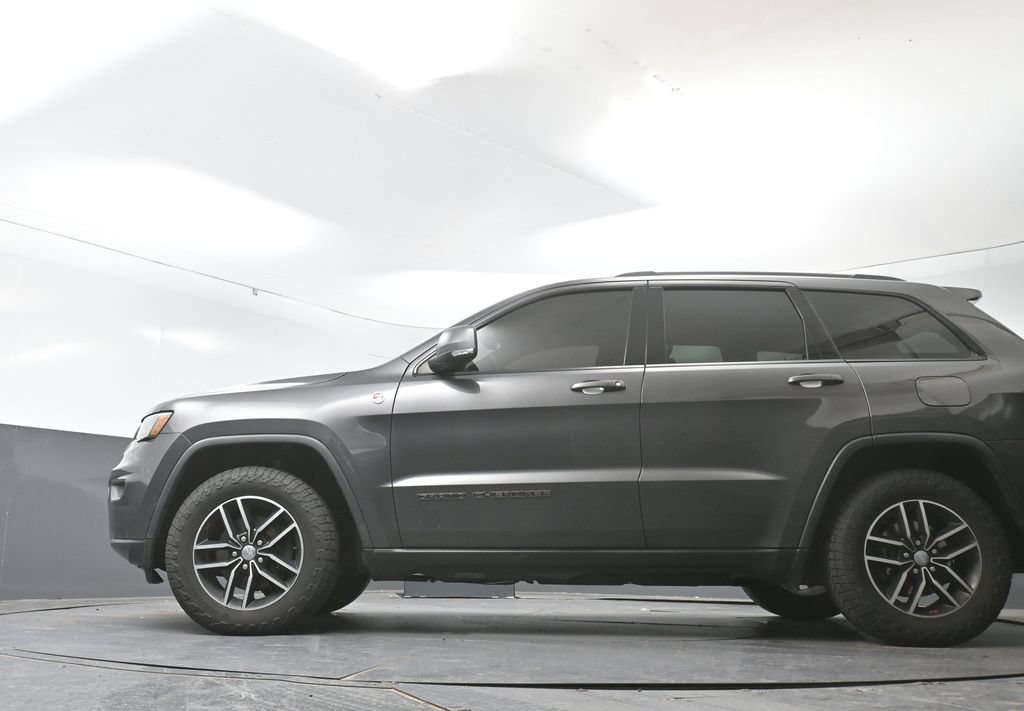 Used 2017 Jeep Grand Cherokee Trailhawk AWD/4WD image 30