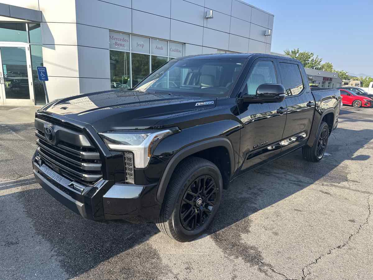 Used 2025 Toyota Tundra Limited AWD/4WD image 2