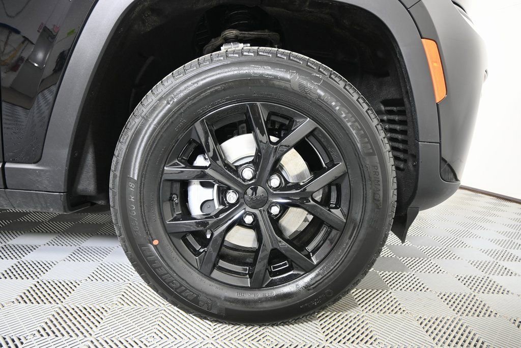 New 2026 Jeep Grand Cherokee Laredo image 11