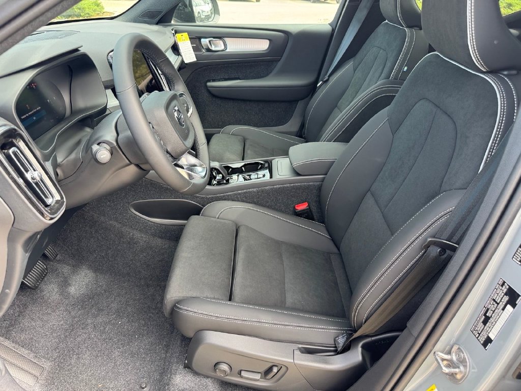 New 2026 Volvo XC40 B5 Ultra w/ Protection Package Premier AWD/4WD image 8