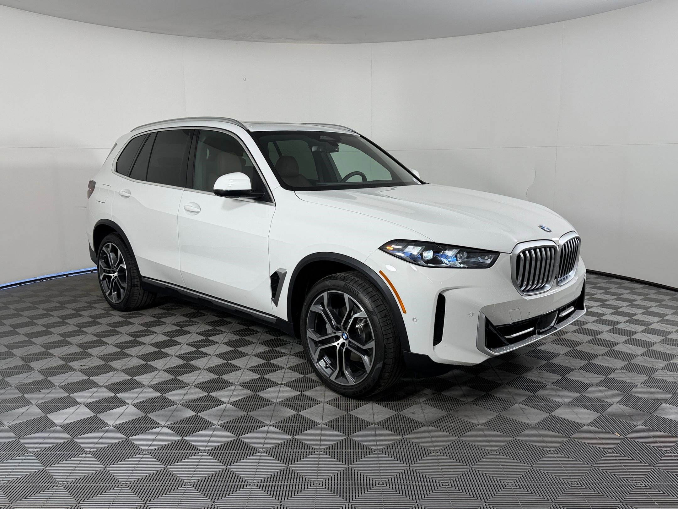New 2026 BMW X5 sDrive40i w/ Premium Package RWD image 7