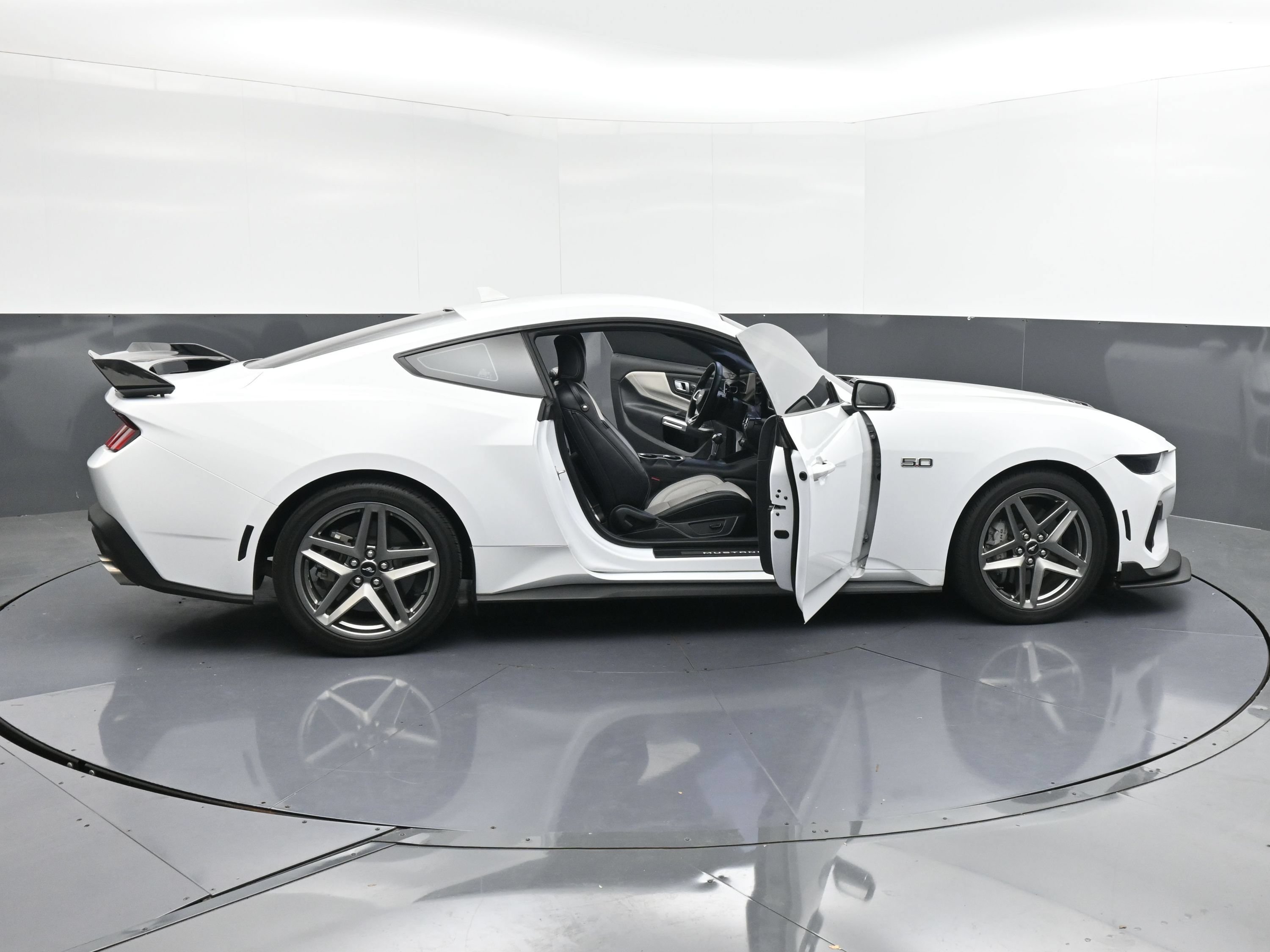 Used 2025 Ford Mustang GT Premium RWD image 42