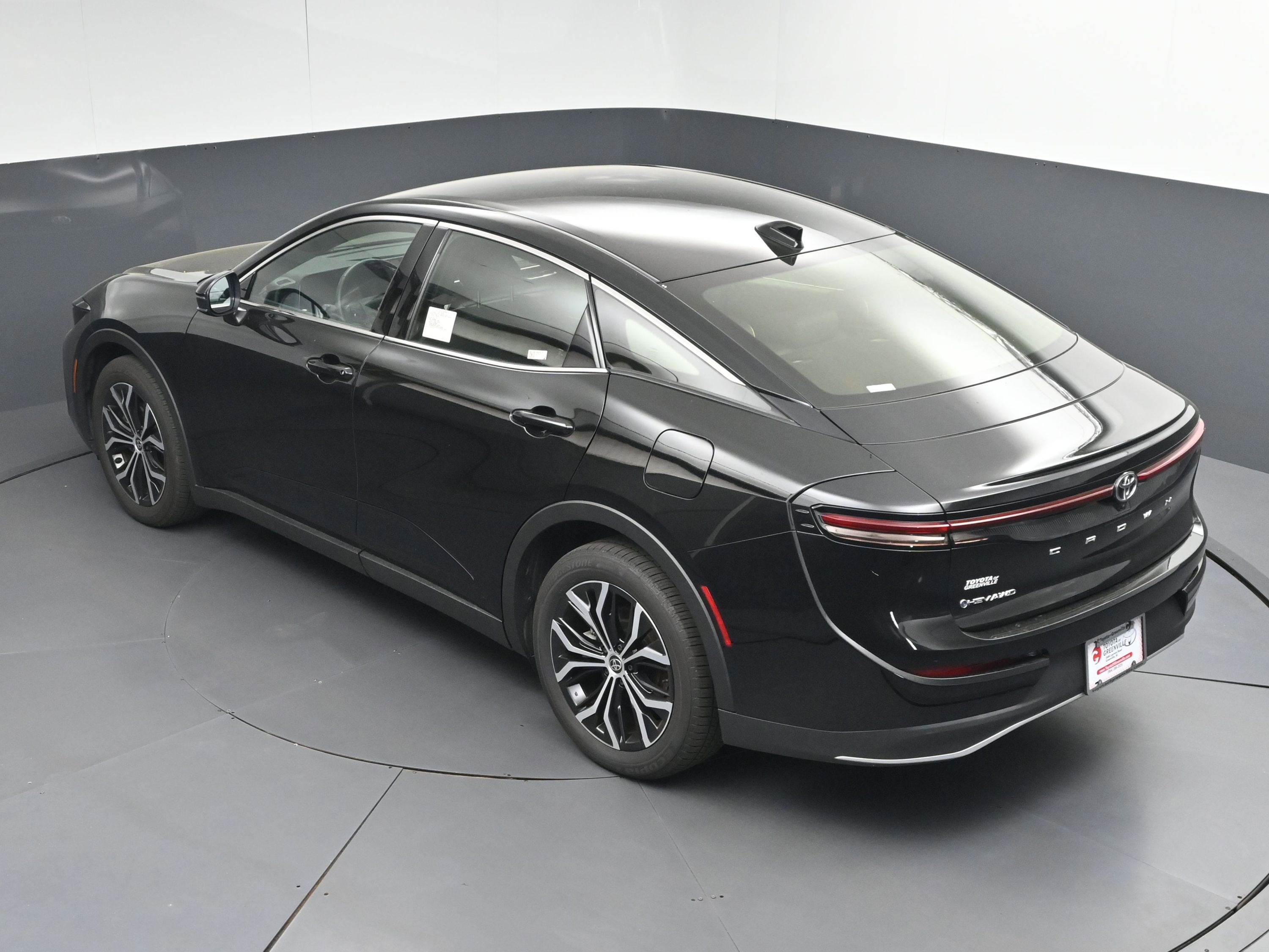 Certified 2025 Toyota Crown XLE image 37