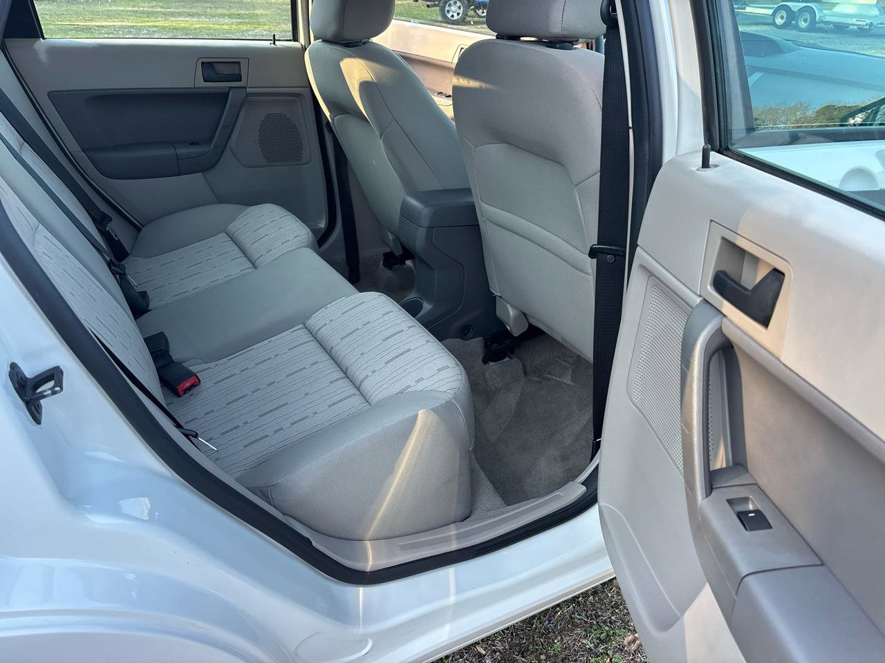 Used 2011 Ford Focus SE image 10