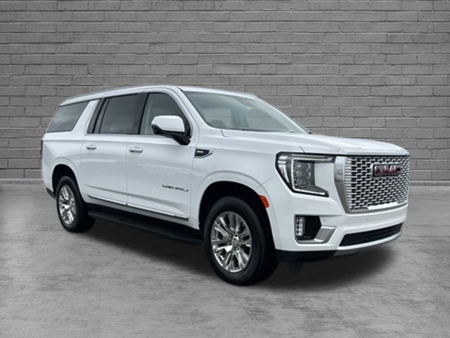 Used 2023 GMC Yukon XL Denali AWD/4WD image 7