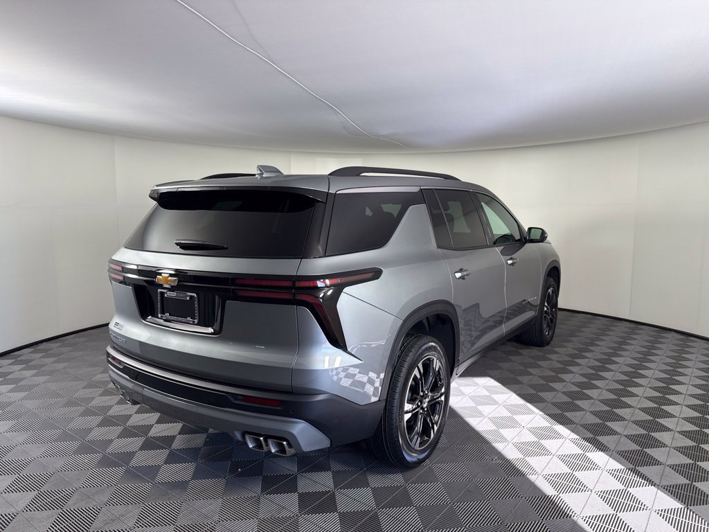 New 2027 Chevrolet Traverse LT FWD image 5