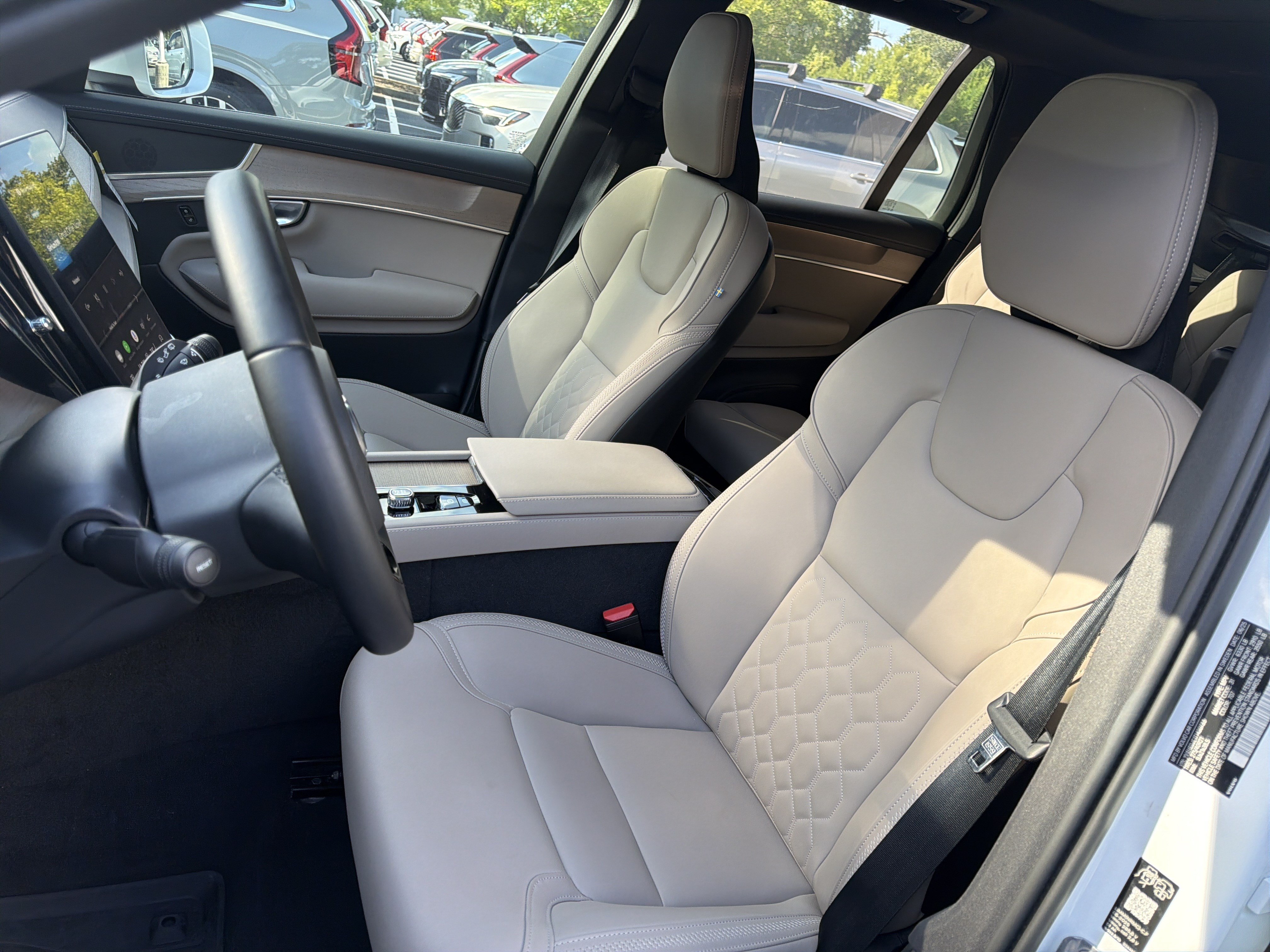Used 2026 Volvo XC90 T8 Plus w/ Protection Package Premier AWD/4WD image 16