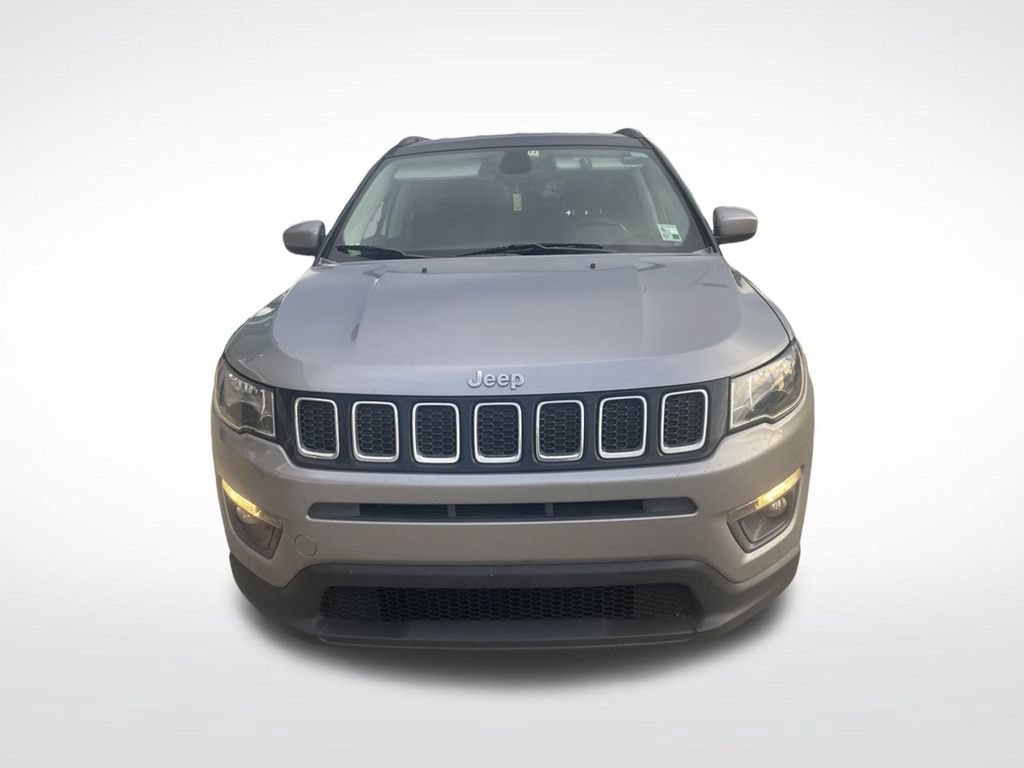 Used 2018 Jeep Compass Latitude w/ Popular Equipment Group FWD image 3