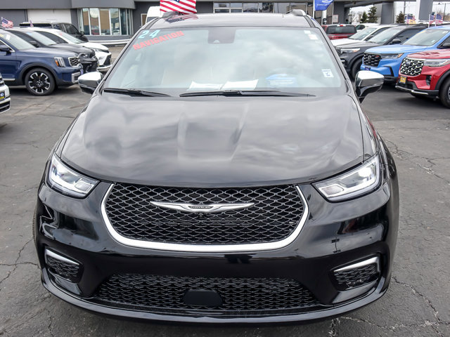 Used 2024 Chrysler Pacifica Pinnacle image 4
