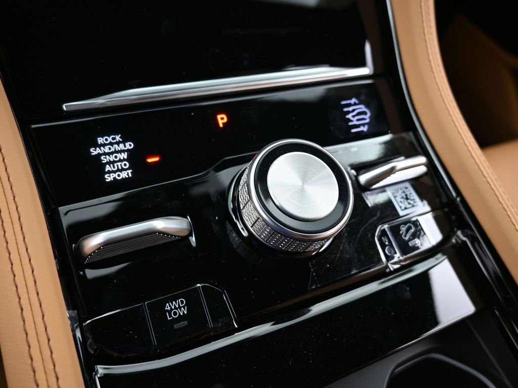 Used 2025 Jeep Grand Cherokee L Summit w/ Luxury Tech Group V image 22