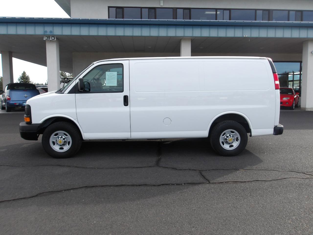 Used 2014 Chevrolet Express 3500 image 2