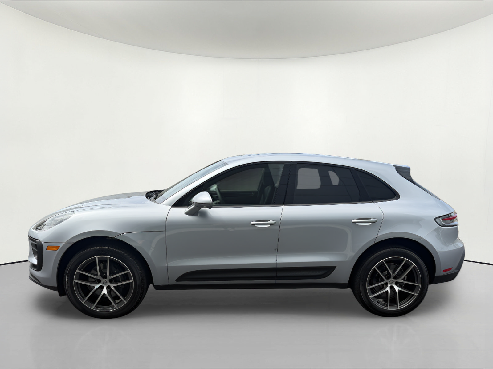 New 2026 Porsche Macan AWD/4WD image 2