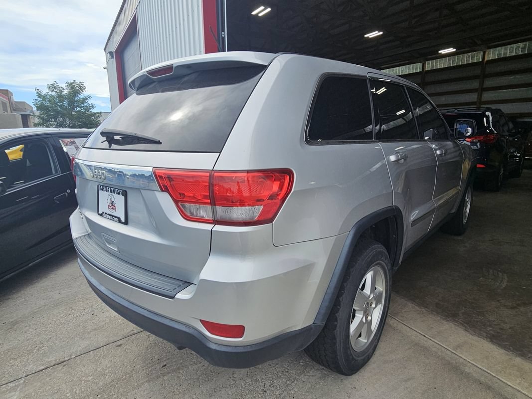 Used 2013 Jeep Grand Cherokee Laredo AWD/4WD image 8