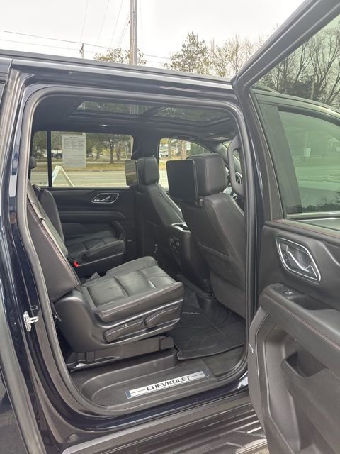 Used 2023 Chevrolet Suburban RST w/ Sport Performance Package image 20
