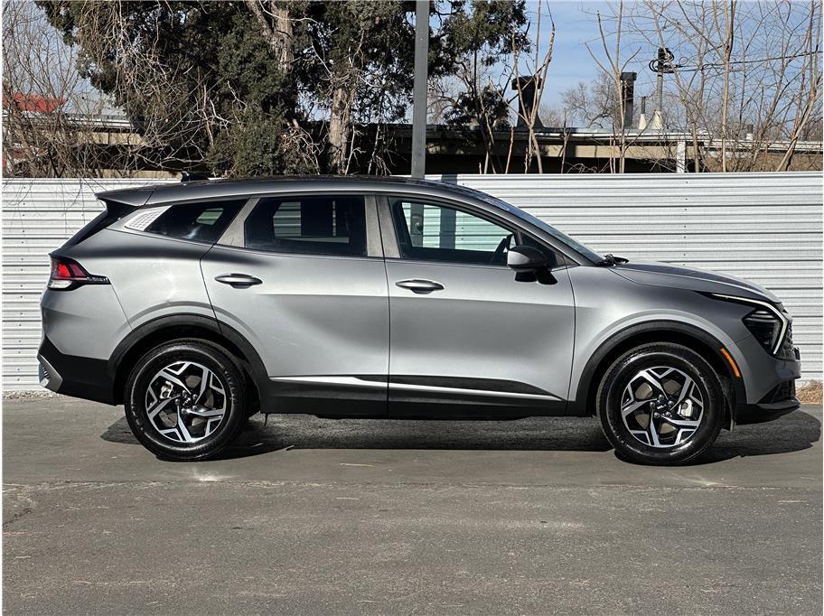 Used 2024 Kia Sportage LX image 9