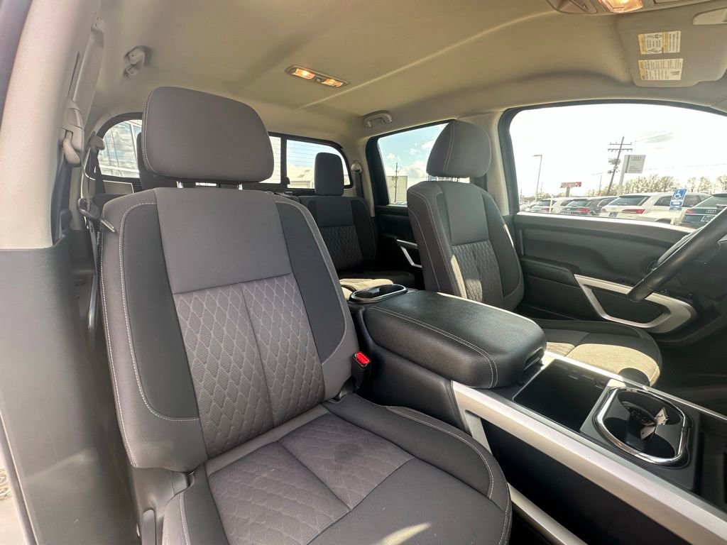 Used 2021 Nissan Titan SV w/ SV Convenience Package image 27