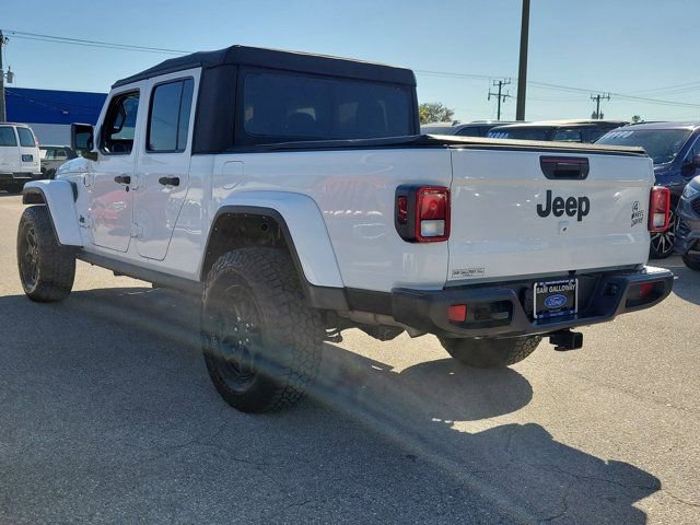 Used 2022 Jeep Gladiator Sport image 4