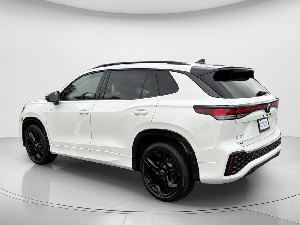 New 2026 Volkswagen Tiguan SE R-Line FWD image 7