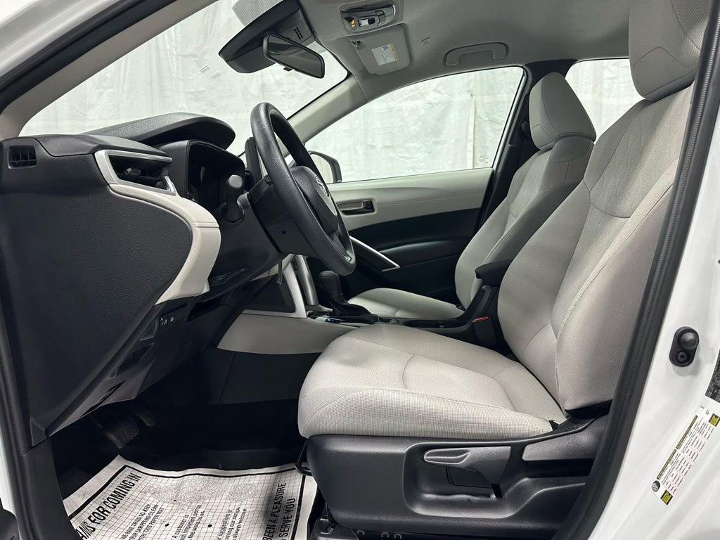 Used 2025 Toyota Corolla Cross L image 14
